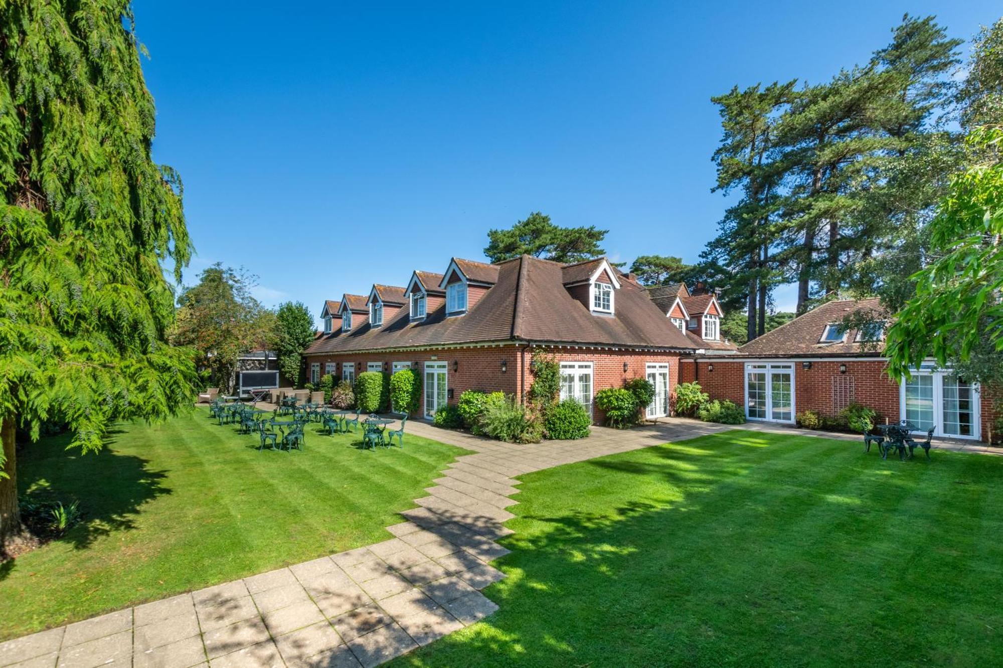 Beaulieu Hotel Lyndhurst Bagian luar foto